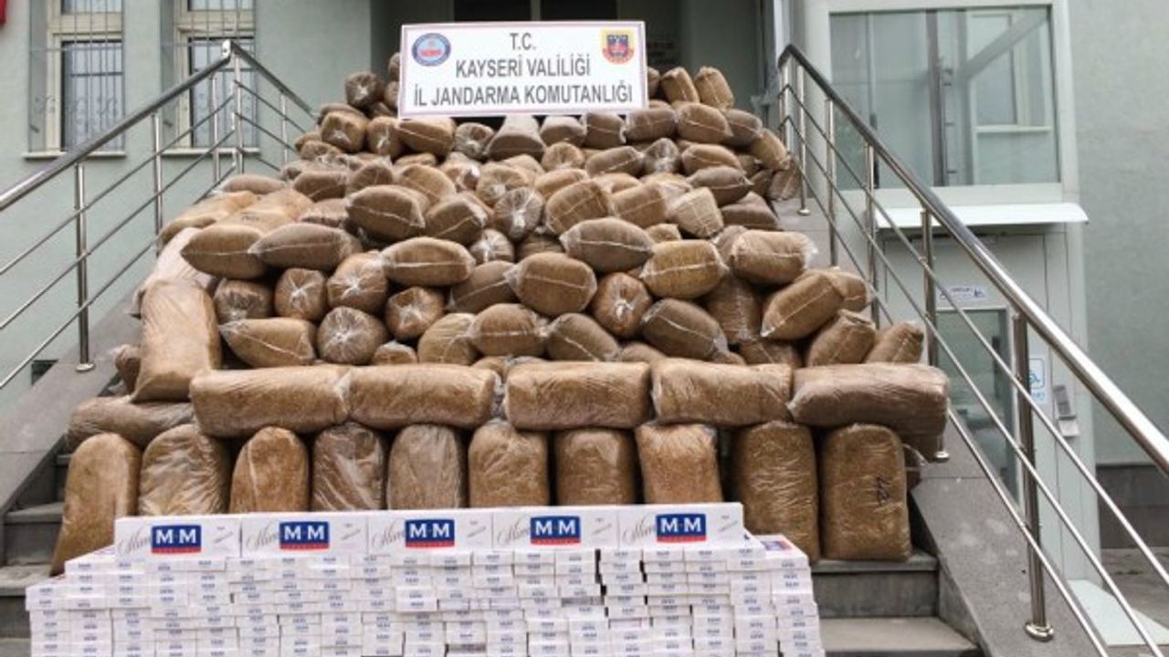 Kargo araçlarından 2 ton kaçak tütün ele geçirildi