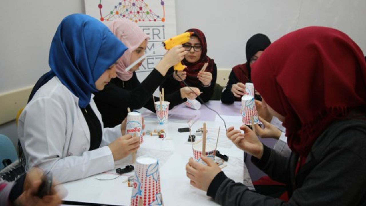 Kayseri Bilim Merkezi ilçelerde de etkinlikler düzenlemeye başladı 