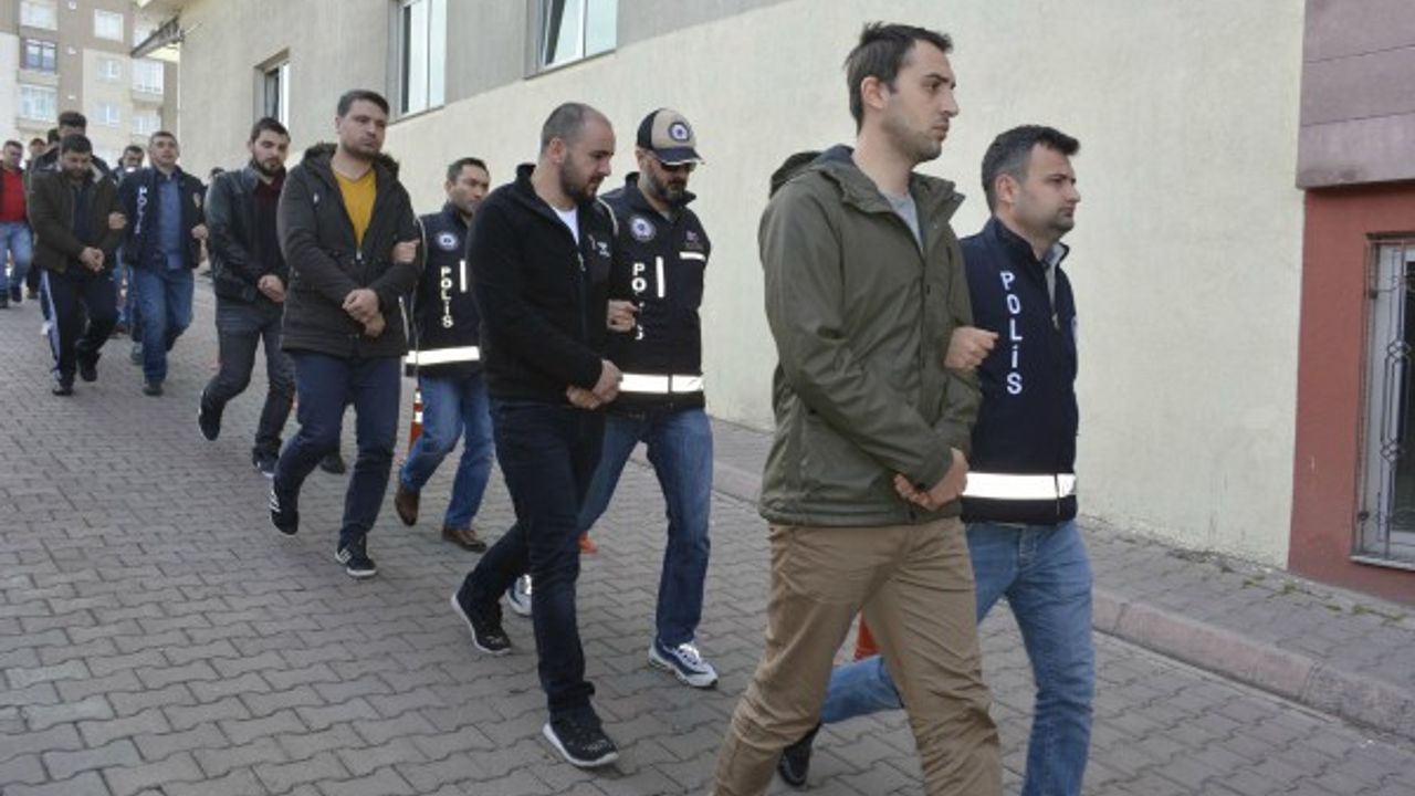 FETÖ’den gözaltına alınan 10 kişi adliyede