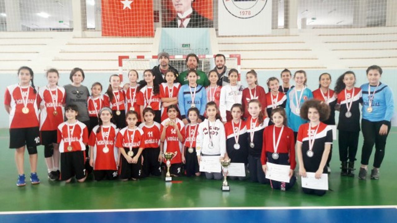 Talas’ta Hentbol Fırtınası Yine Esmeye Devam Ediyor