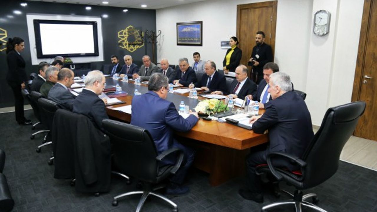 Vali Kamçı Başkanlığında Üniversitelerin Güvenliğine Yönelik Değerlendirme Toplantısı Yapıldı 