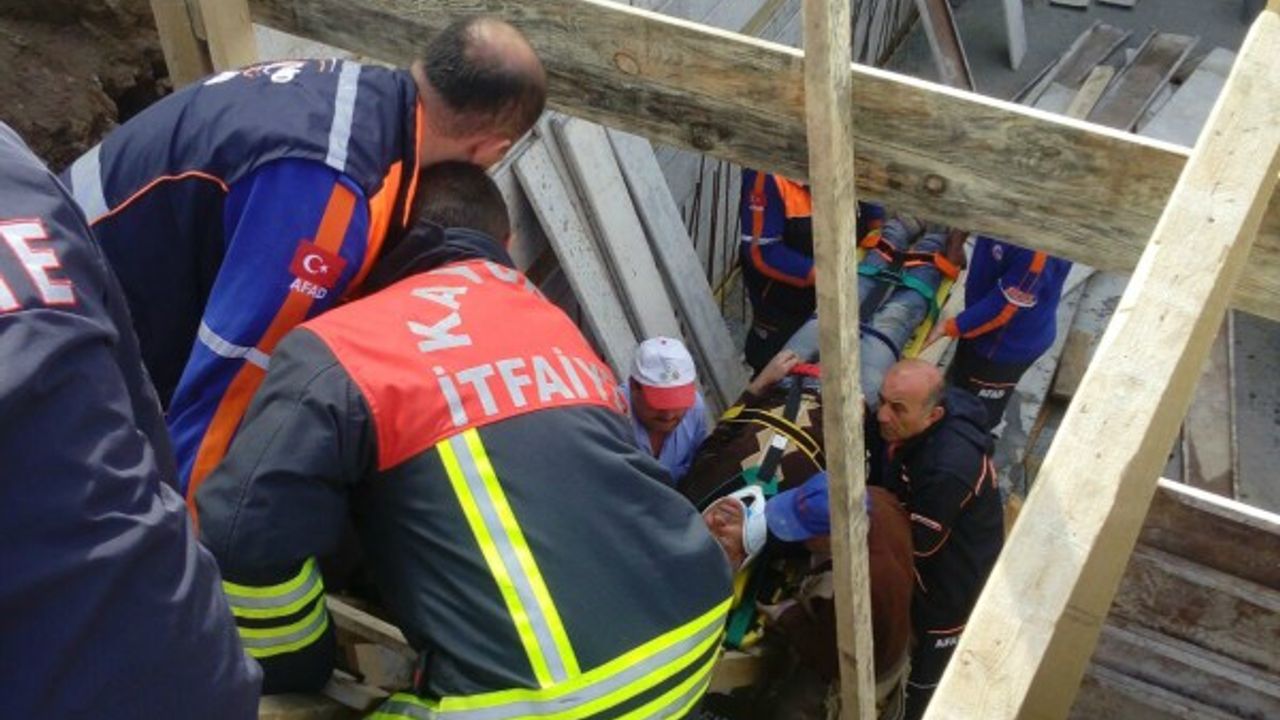 Çukura düşen şahsı AFAD ve itfaiye kurtardı 