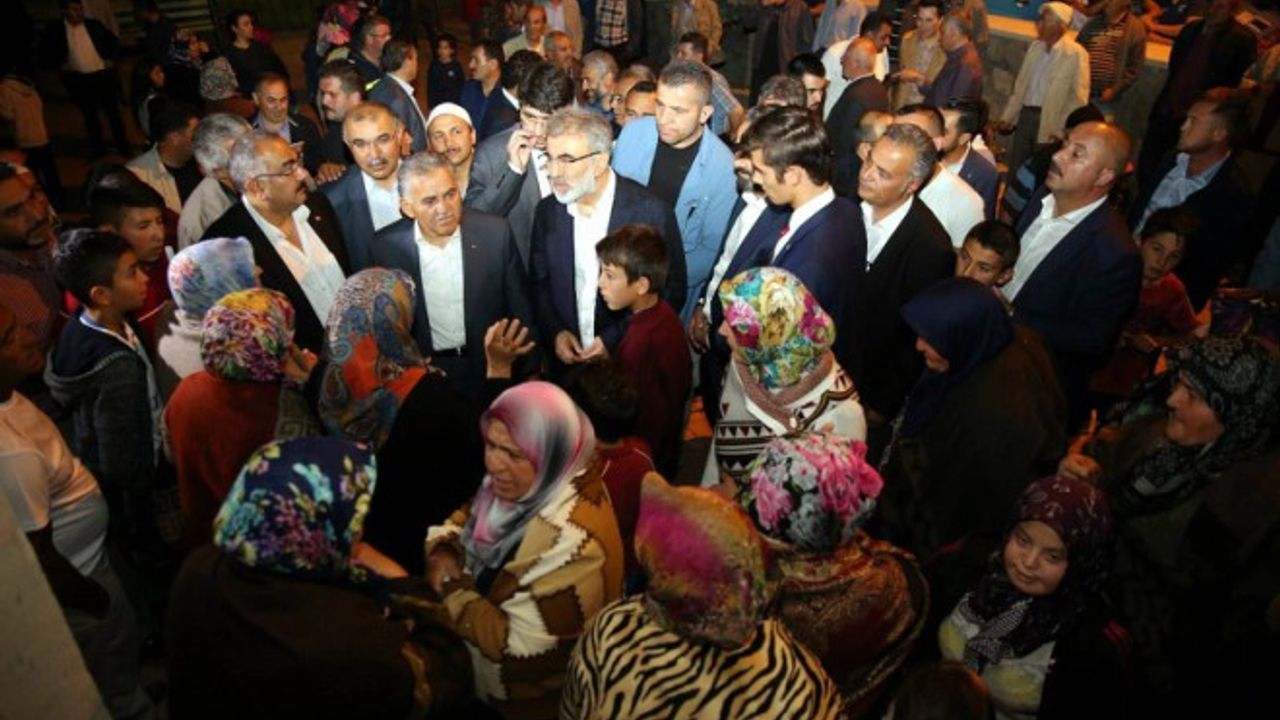 Başkan Büyükkılıç Mimarsinan Dere Mahallesinde vatandaşlarla sohbet etti 