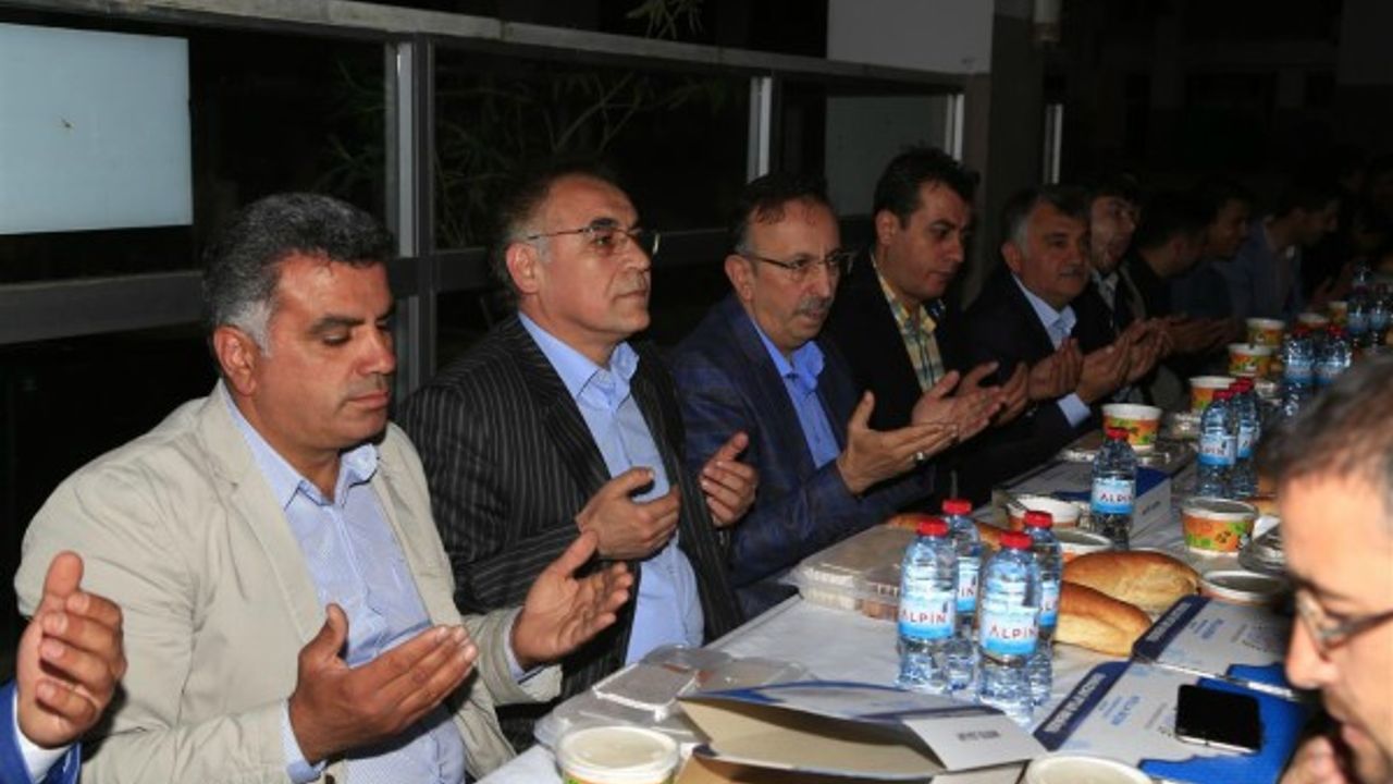  Başkan Seçen, 4 mahallenin sakinleriyle mahalle iftarında buluştu 