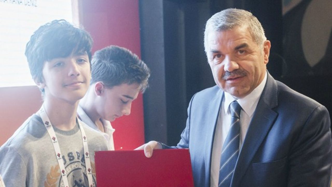 Başkan Çelik, TÜBİTAK Ortaokul Öğrencileri Araştırma Projeleri Yarışması Ödül Töreni’ne katıldı 
