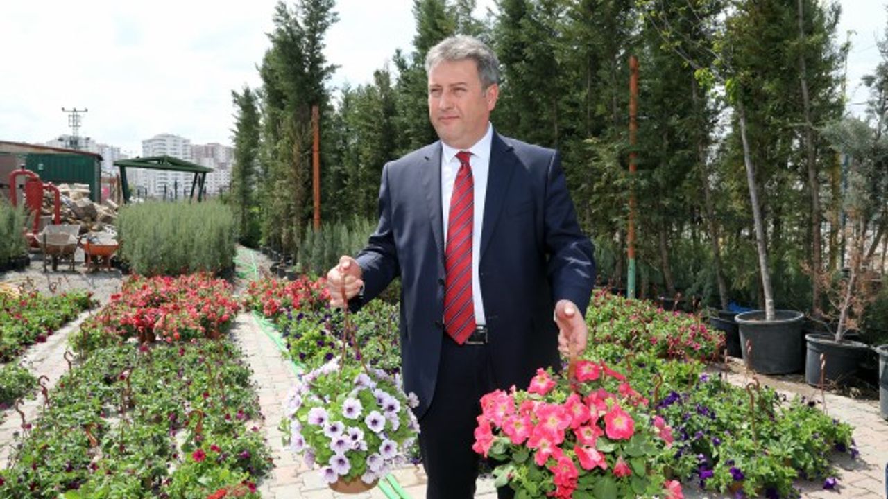 Talas 70 Bin Çiçek Ve 50 Bin Fidanla Süslendi 