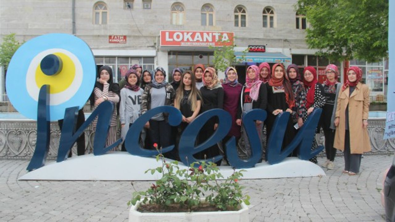 Çanakkale'den dönen öğrenciler Başkan Karayol'u ziyaret etti 