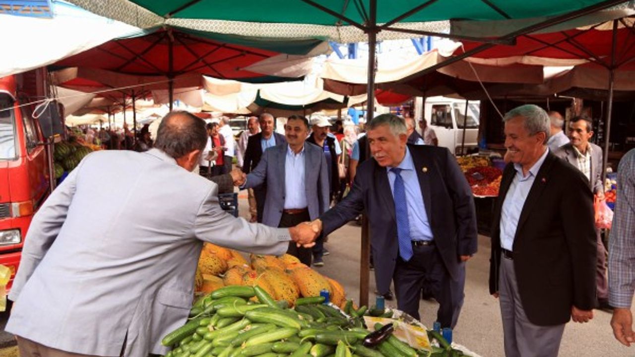 Dedeoğlu ve Başkan Cabbar salı pazarını ziyaret etti