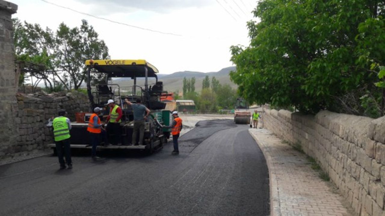 Kocasinan’ın kırsal mahallelerinde yol çalışmaları sürüyor