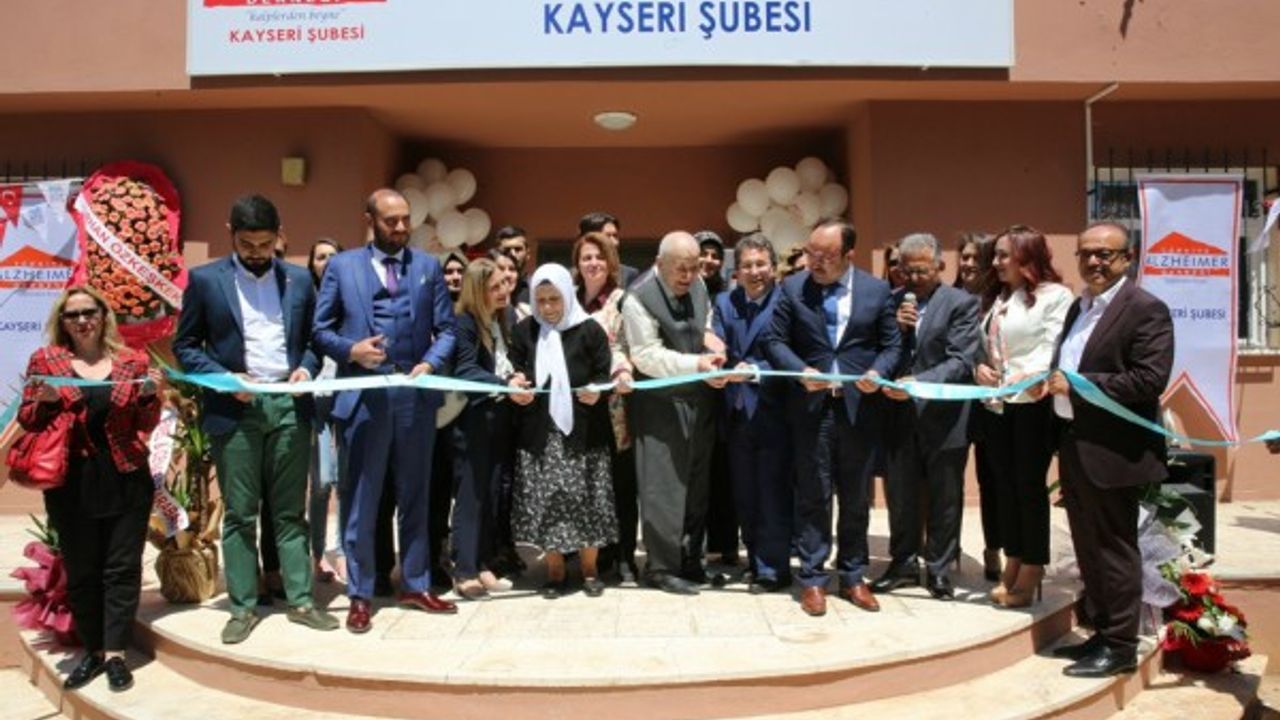 Melikgazi'den Türkiye Alzheimer Derneği Kayseri Şubesine Bina Tahsisi 