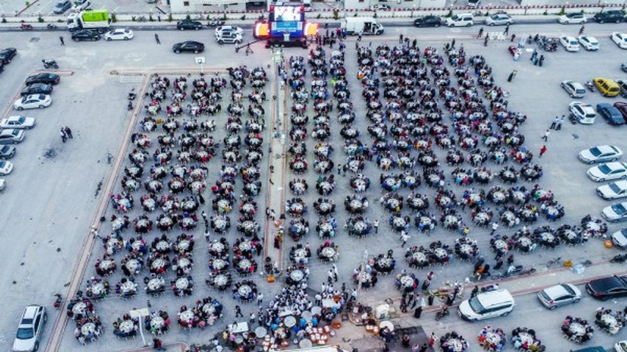 Meram’da iftar sevinci aynı sofrada paylaşılıyor 