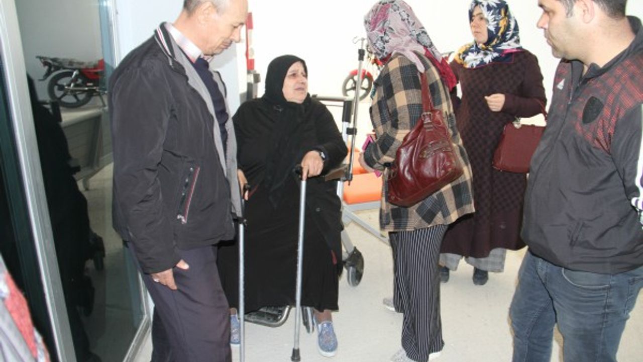 19 yıldır kendi evladı gibi baktığı Enes’i cenazesinde de yalnız bırakmadı 