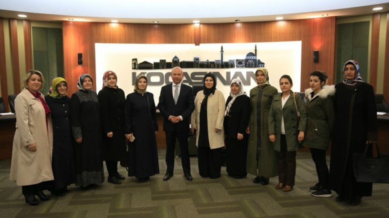 Başkan Çolakbayrakdar, AK Parti Kocasinan Kadın Kollarını ağırladı