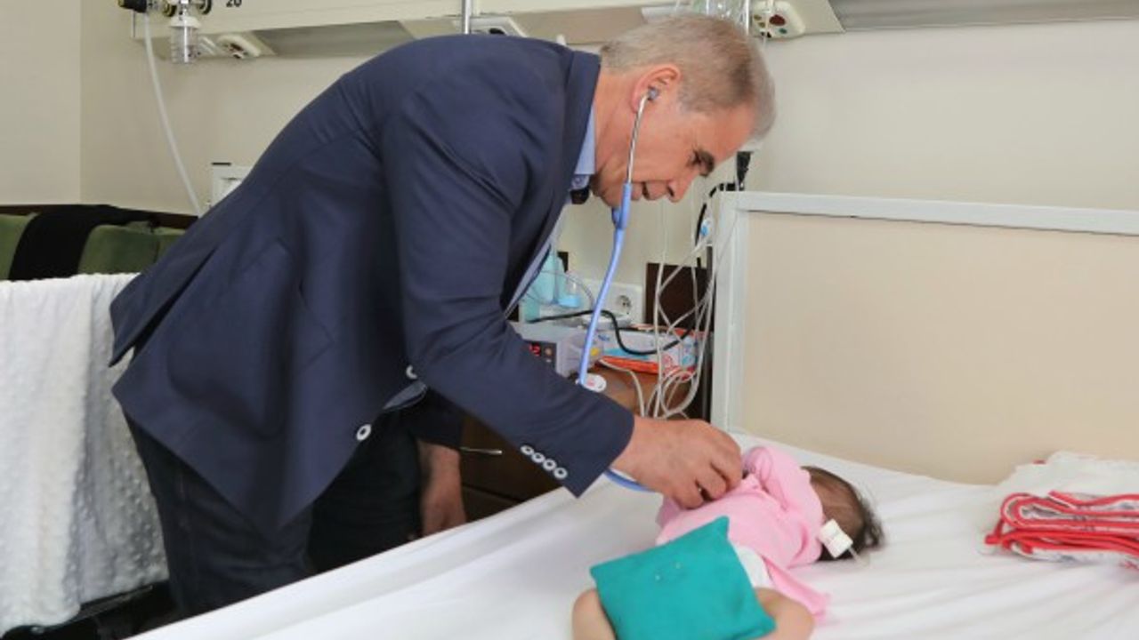 ERÜ çocuk kardiyologları 3 aylık bebeğe anjiyo uyguladı 