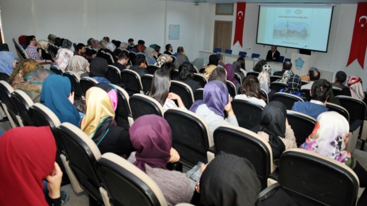 “Mevlana’da Rüyaların Dili” konulu konferans düzenlendi 