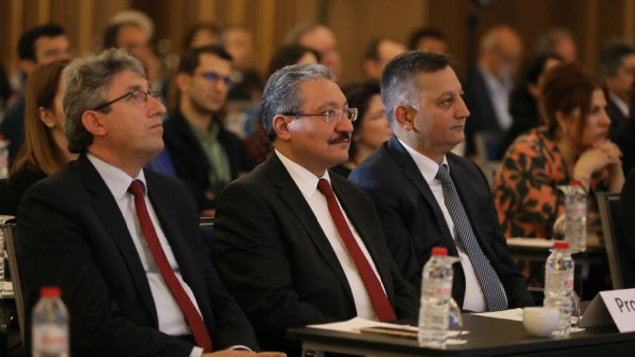 Prof. Dr. Ümit Ukşal, 8. Ulusal Pediatrik Dermatoloji Günleri Başladı 