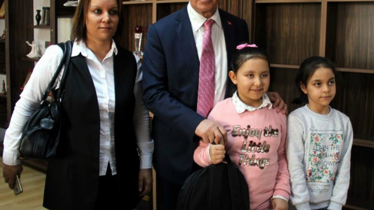 Milli Eğitim Müdürü Elmalı karne alan şehit çocuklarını ödüllendirdi