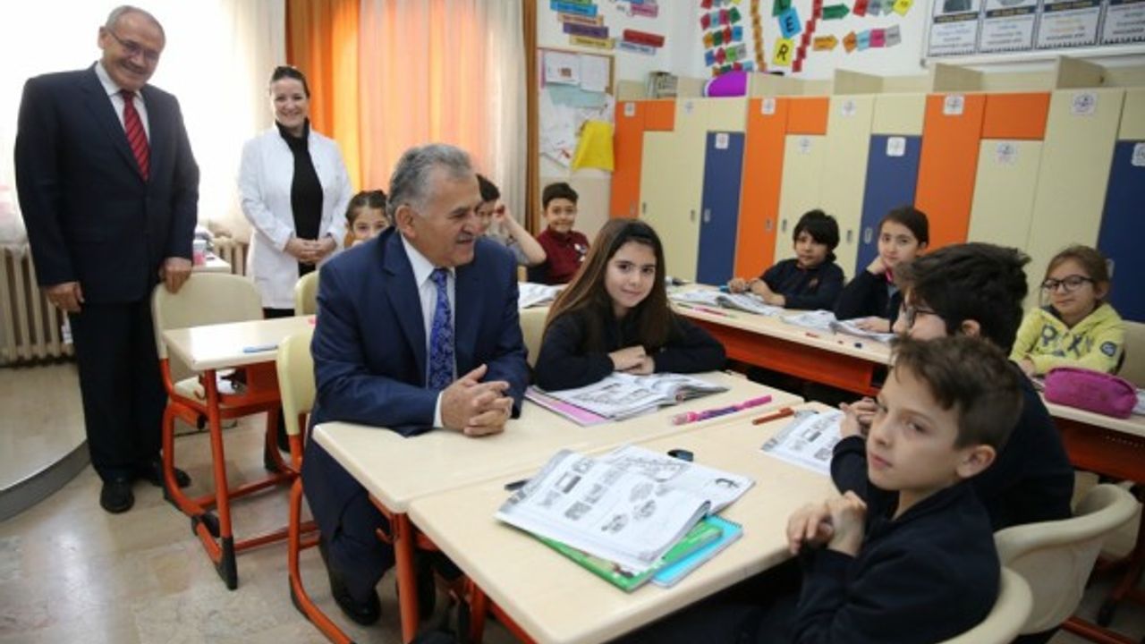 Başkan Büyükkılıç, Özel Tekden İlkokulu'nu ziyaret etti