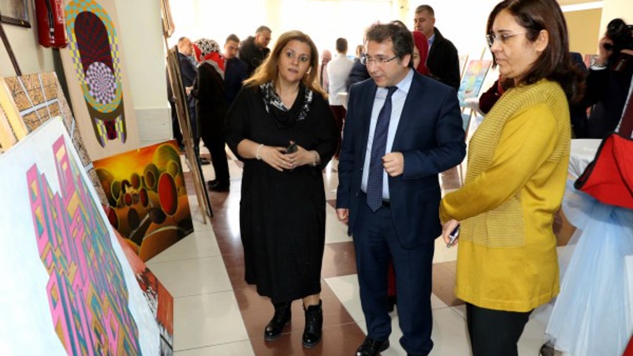 Benli, 1. TRSM Sergi Alanını Gezdi ve Müzik Dinletisine Katıldı
