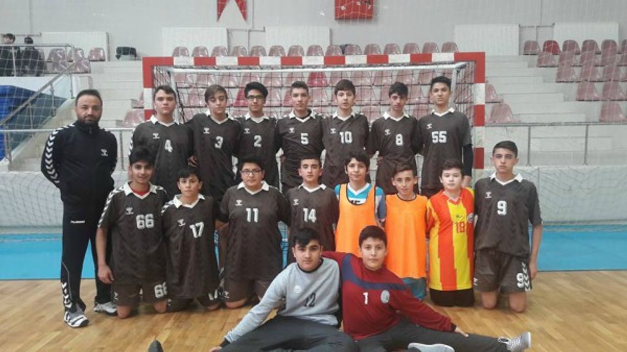 Gençlik Spor Hentbol Takımı Küçük Erkeklerde Fırtına Gibi Esiyor
