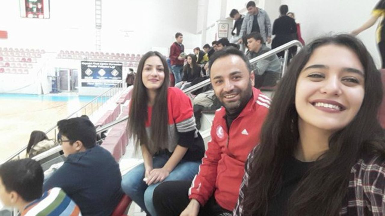 Hentbolde Süper Lige Giden Sporculardan Hocalarına  Anlamlı Ziyaret