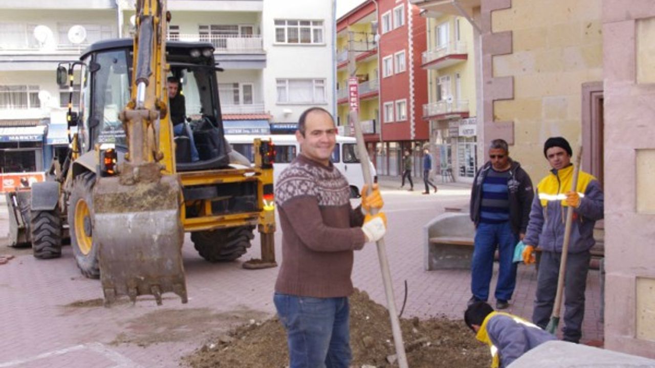 Kaman Çarşı Cami önüne güneşlik kuruluyor
