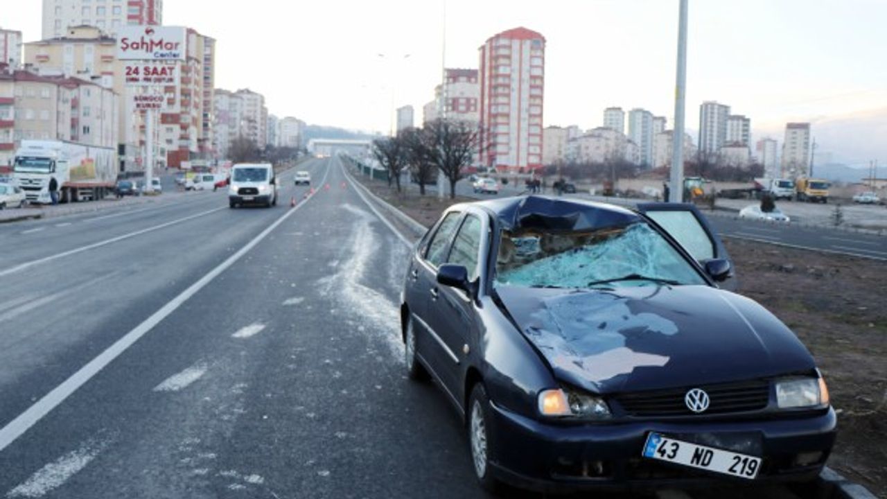 Yolun Karşısına Geçerken Canından Oldu