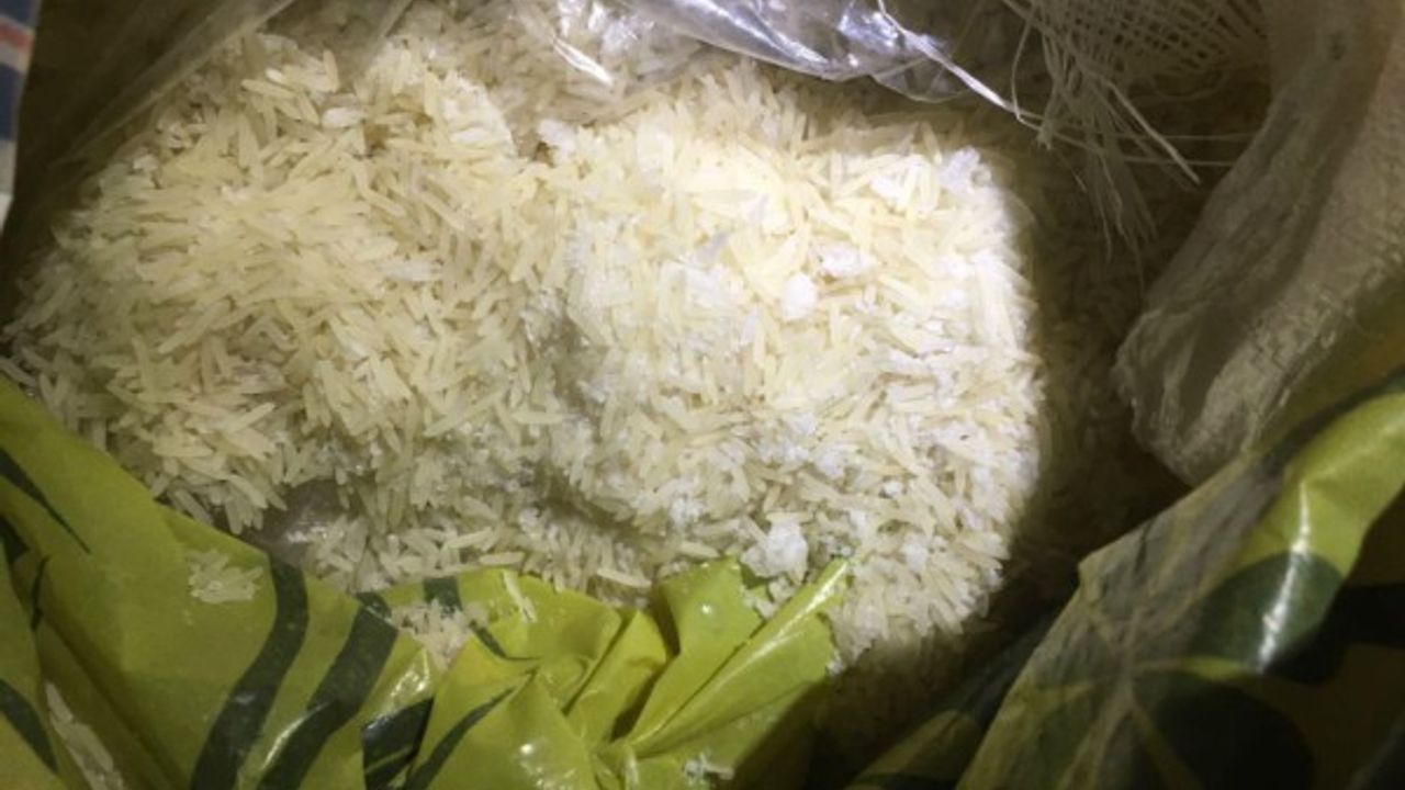 Pirinçlerin içine gizlenmiş uyuşturucu madde ele geçirildi 