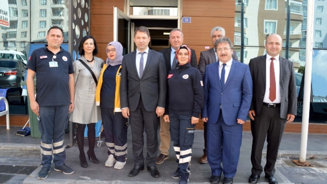 Türkiye genelinde 5 bin 400 ambulans ve 17 ambulans helikopter