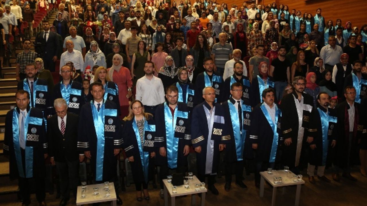 KAYÜ Safiye Çıkrıkçıoğlu MYO’dan 220 öğrenci mezun oldu 