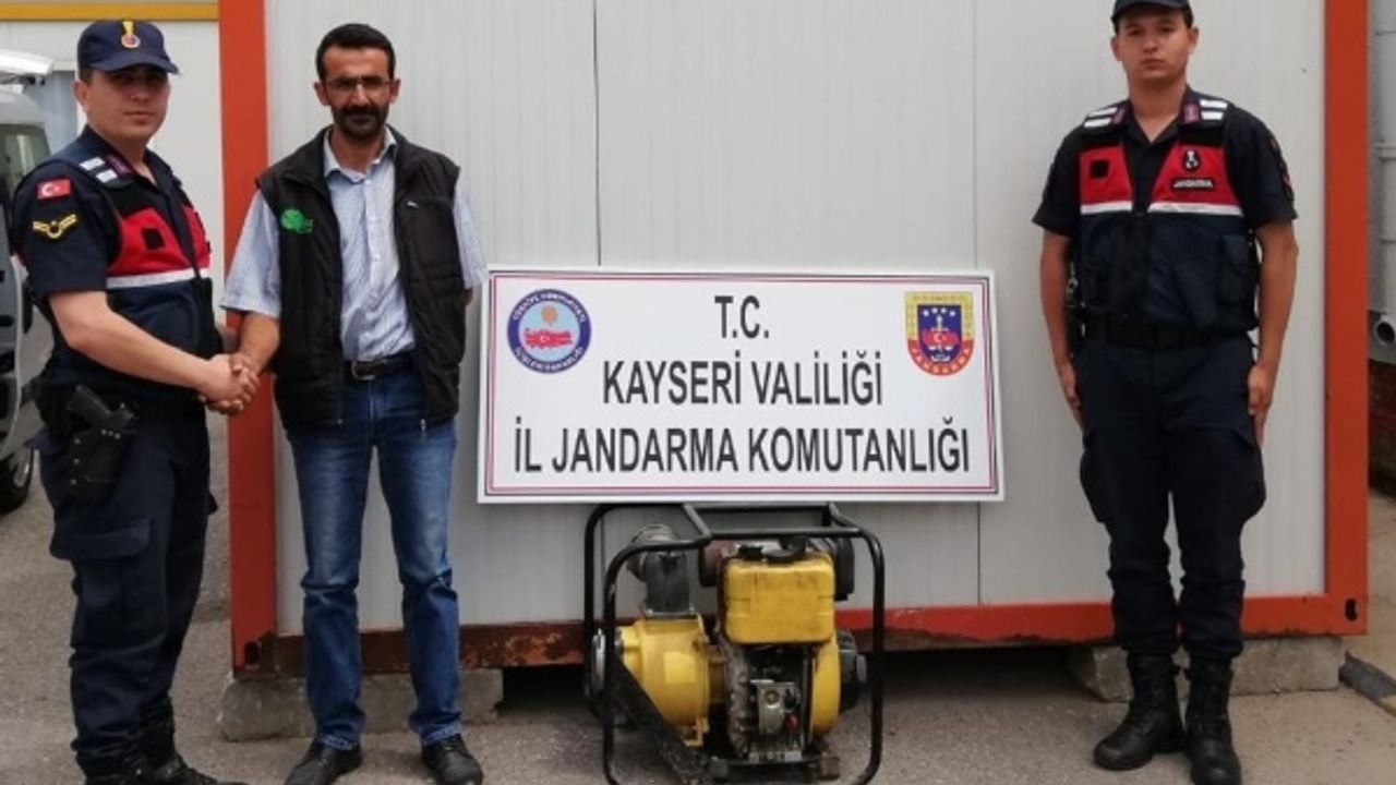 Su motoru ve sulama borusu çalan iki kişi yakalandı 