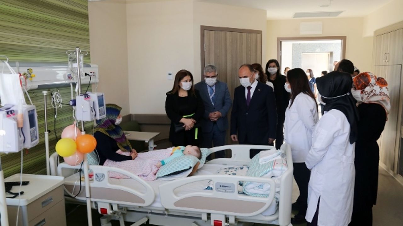 Vali Günaydın’dan Lösemili Çocuklara Moral Ziyareti