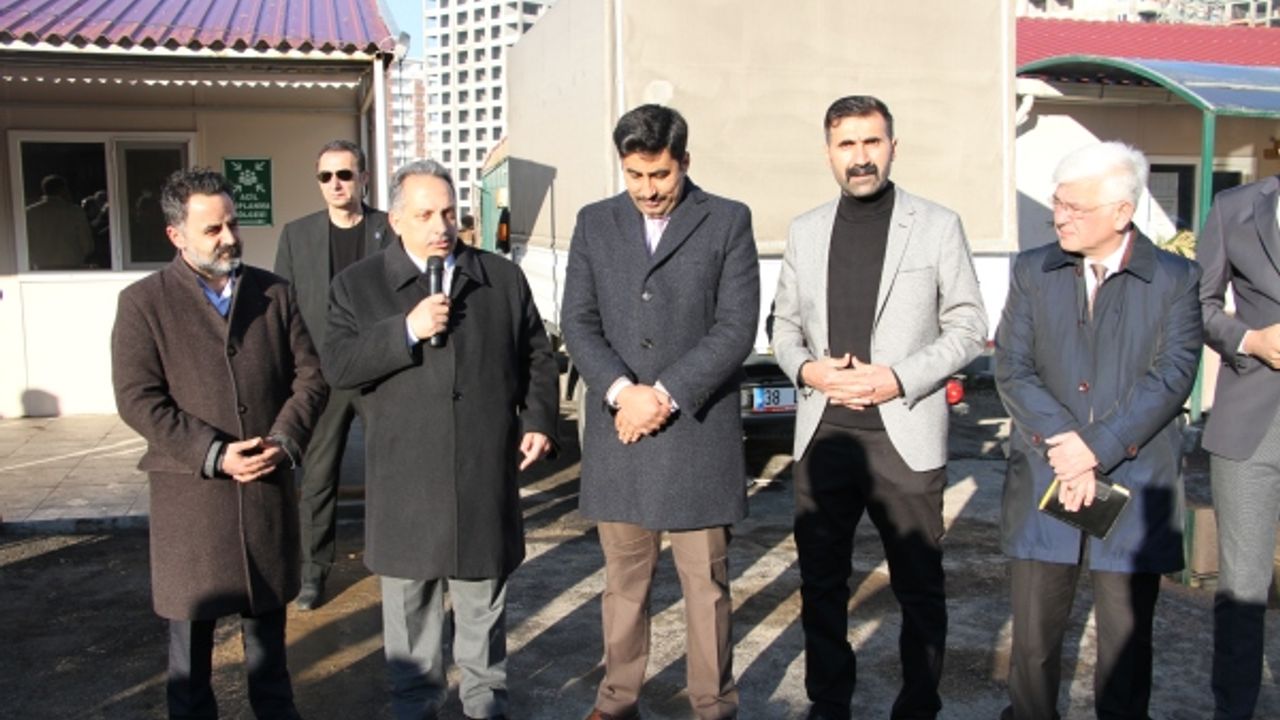 Cumhur İttifakı Ak Parti Talas Belediye Başkan adayı Mustafa Yalçın, sabahın ilk ışıklarıyla işçilerle bir araya geldi.