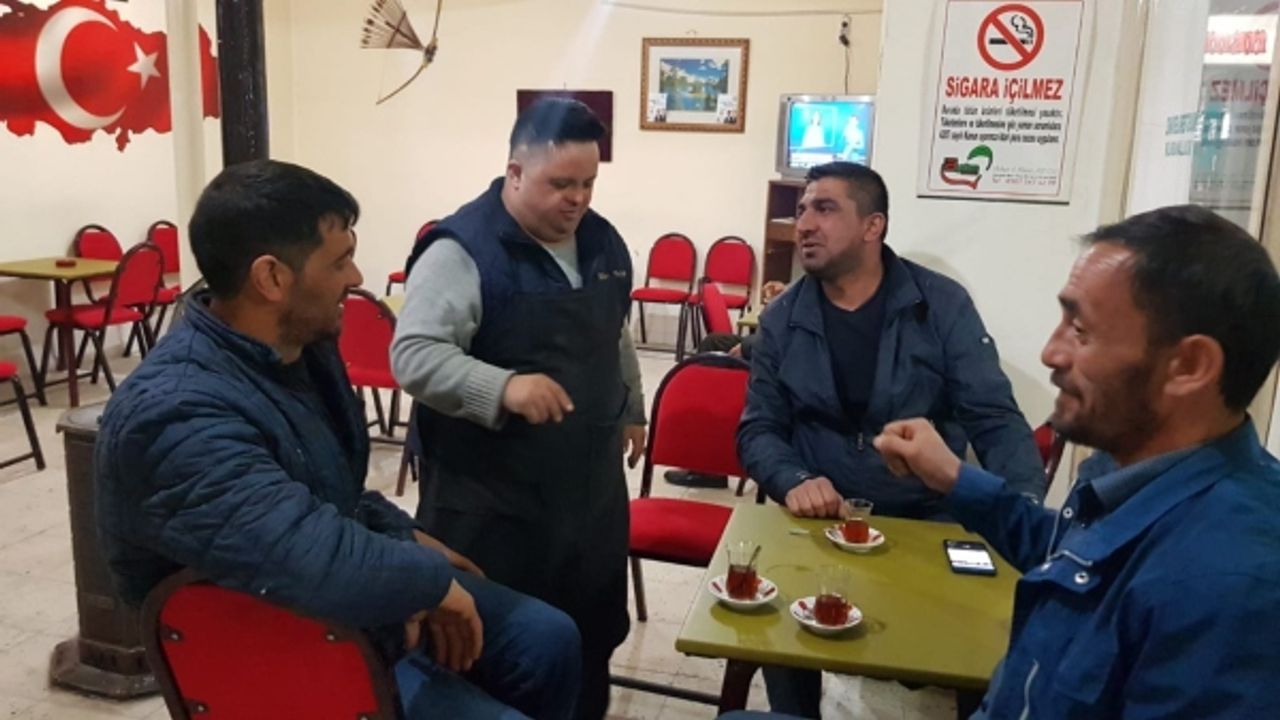 Down Sendromlu Ramazan, ilçe halkının gönlünde taht kurdu 