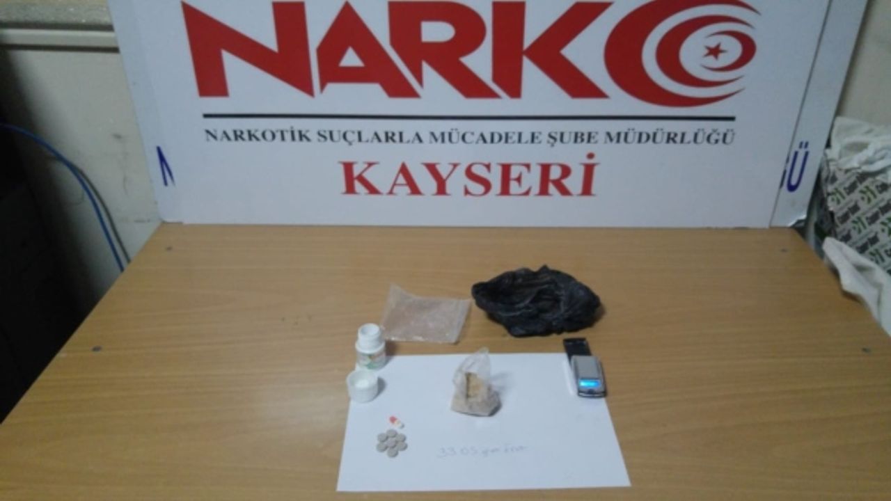 Doğu illerinden eroin nakleden 4 şüpheli suçüstü yakalandı
