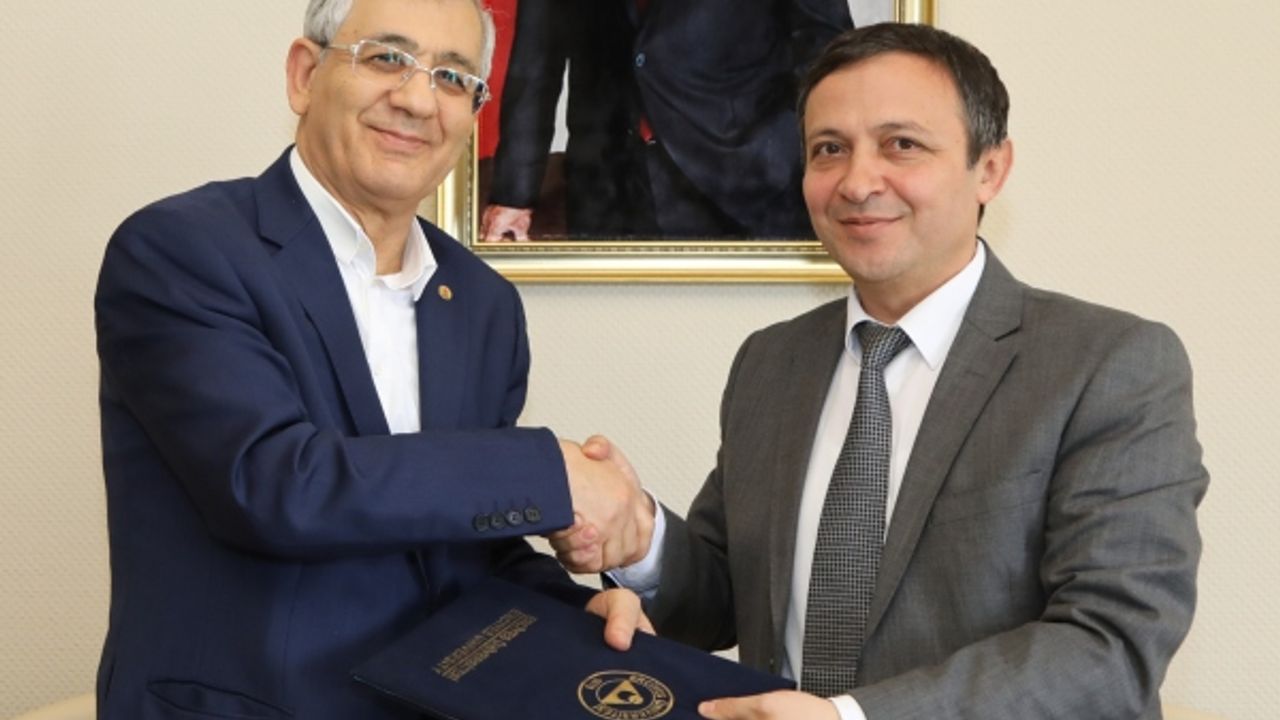 Erciyes Üniversitesi ile Azerbaycan Hazar Üniversitesi Arasında İşbirliği Protokolü İmzalandı 