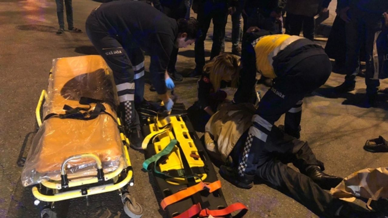 Karşıdan karşıya geçen yaşlı adama otomobil çarptı 