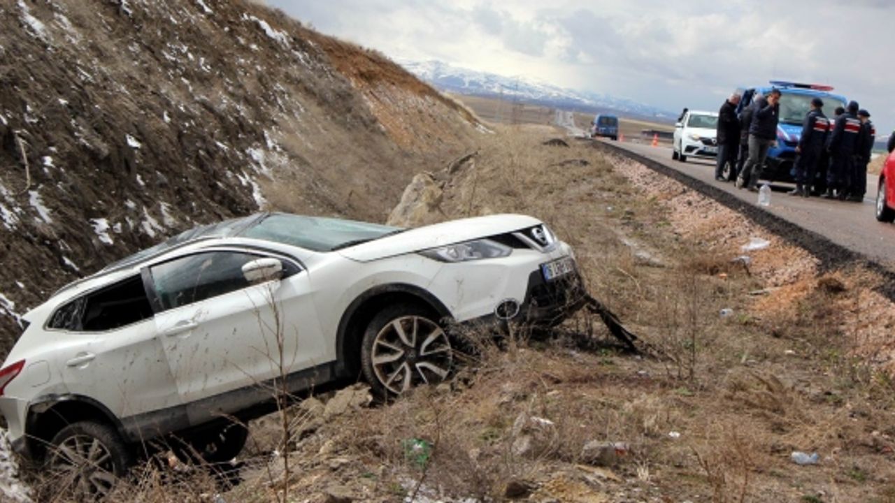 Kaza yapanlara yardıma koşan vatandaşa otomobil çarptı: 1 ölü, 5 yaralı 
