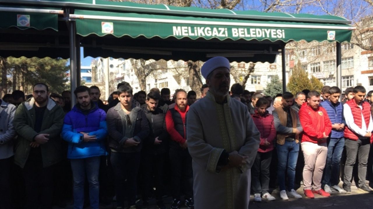 Mısır'da idam edilen 9 kişi için gıyabi cenaze namazı kılındı 
