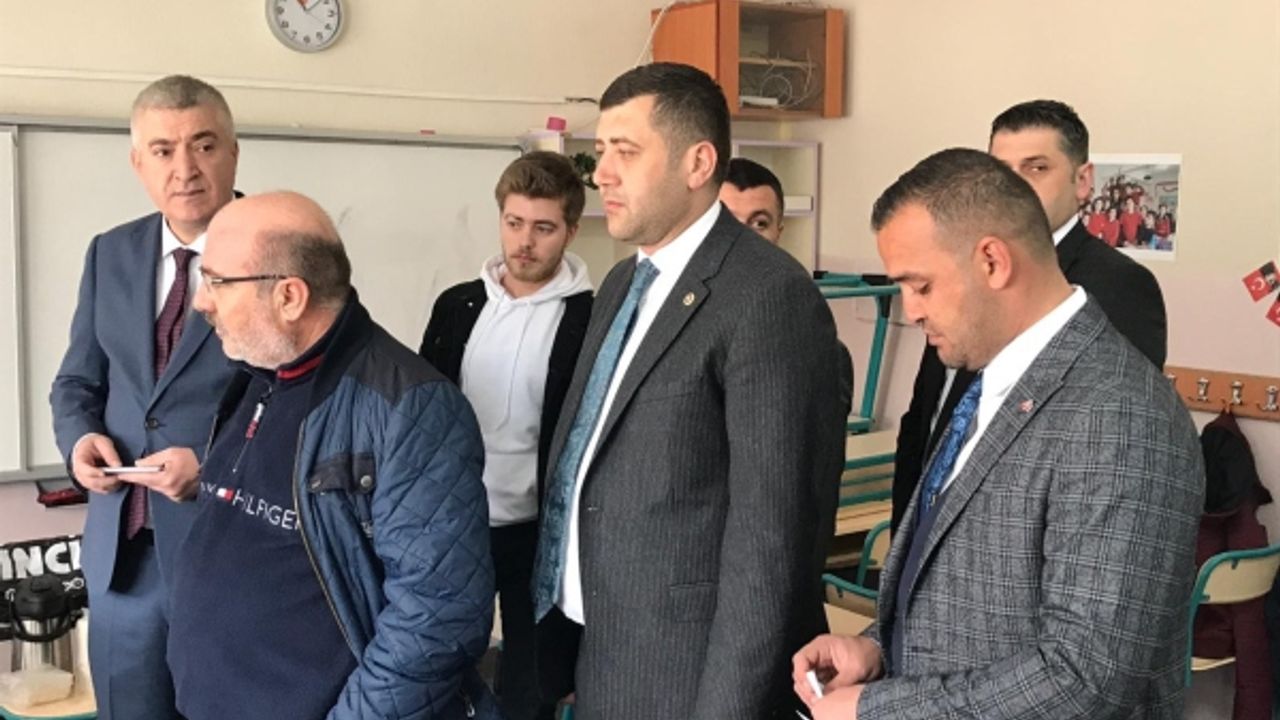 Kayseri MHP İl Başkanı Serkan Tok ve Milletvekili Baki Ersoy oylarını kullandı 