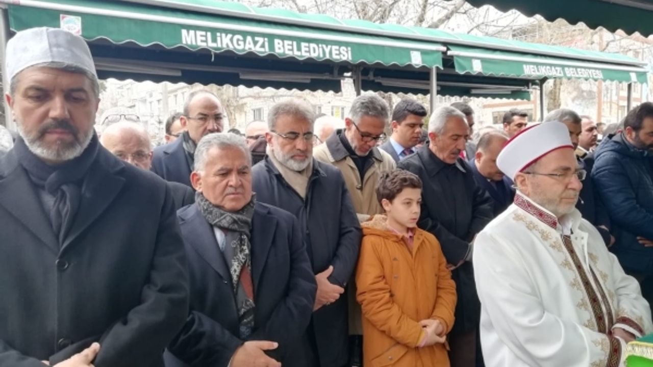 Türk-İş Eski Genel Başkanı Mustafa Kumlu son yolculuğuna uğurlandı 