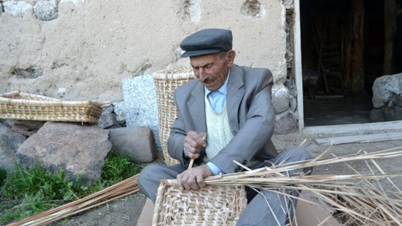 İlçenin son hasırcısı yetiştirecek eleman bulamıyor 