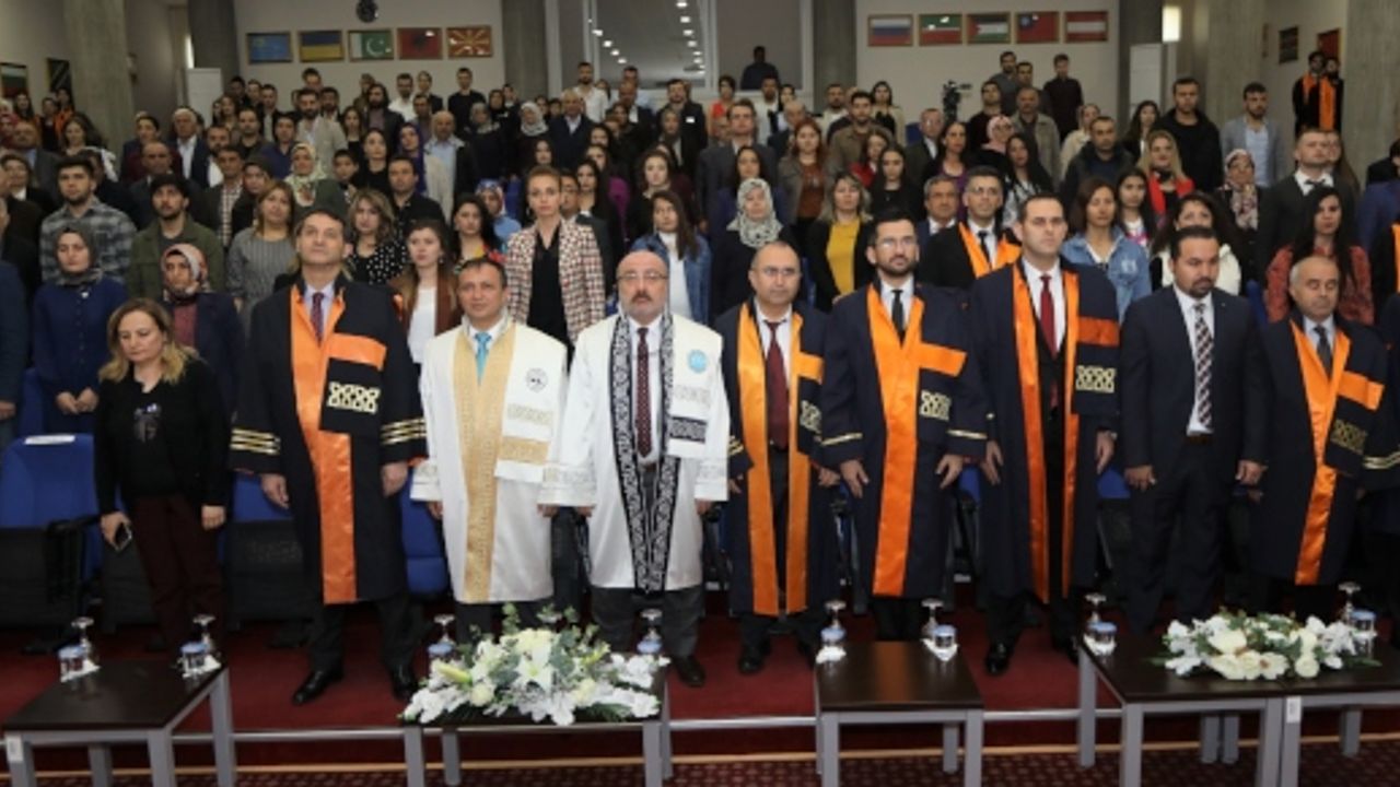 ERÜ Turizm Fakültesi 10. Dönem mezunlarını verdi 