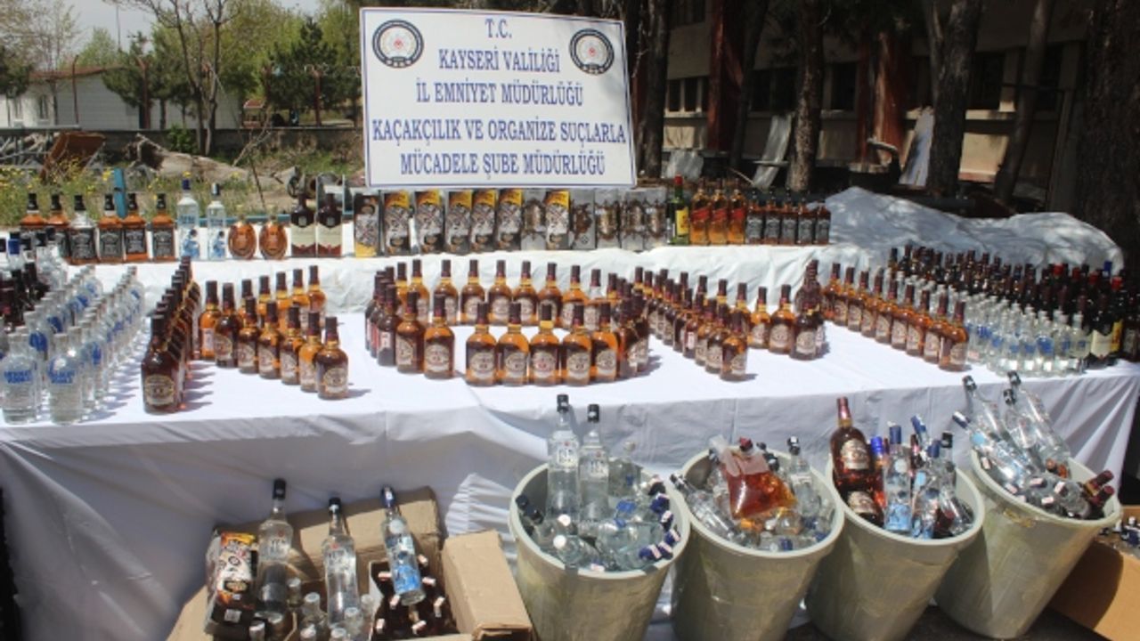 O Dizinin Başrol Oyuncuları Kaçak İçki Operasyonunda Yakalandı