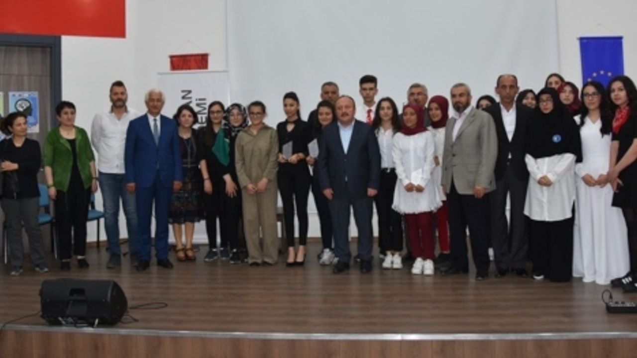 Vatan, bayrak ve kahramanlık konulu şiir okuma yarışması