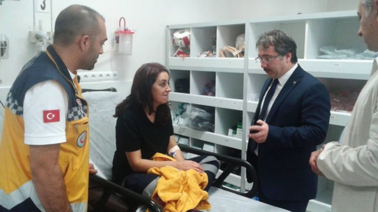İl Sağlık Müdürü Ali Ramazan Benli kazada yaralanan 112 personelini ziyaret etti 
