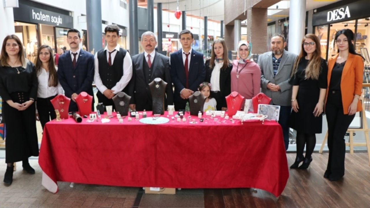 Ahi Evran Mesleki ve Teknik Anadolu Lisesi öğrencileri eserlerini sergiledi 