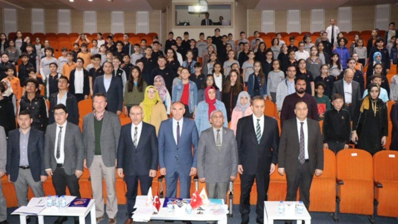 Ortaokul öğrencileri Kuranı Kerimi güzel okumak için yarıştı 