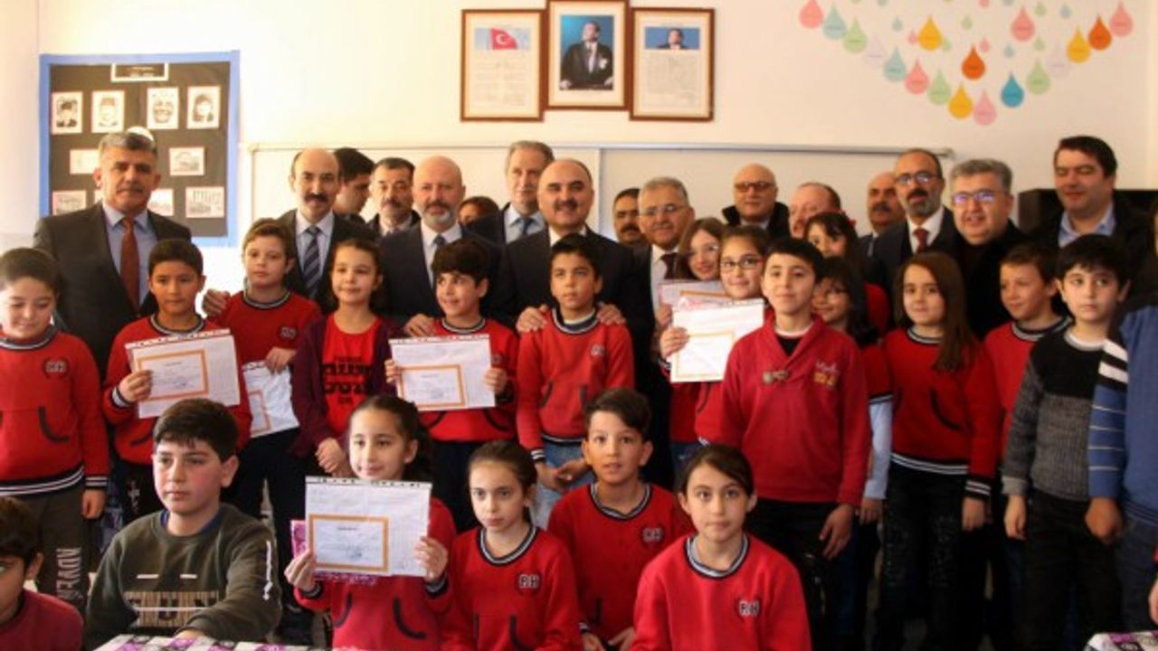 305 bin 152 öğrenci karne sevinci yaşadı 