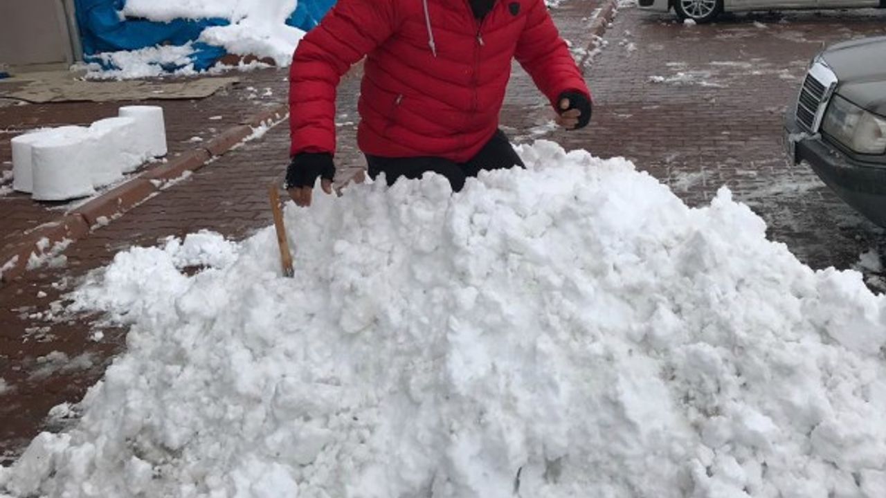 60 kova kar ile kardan kale yaptı 